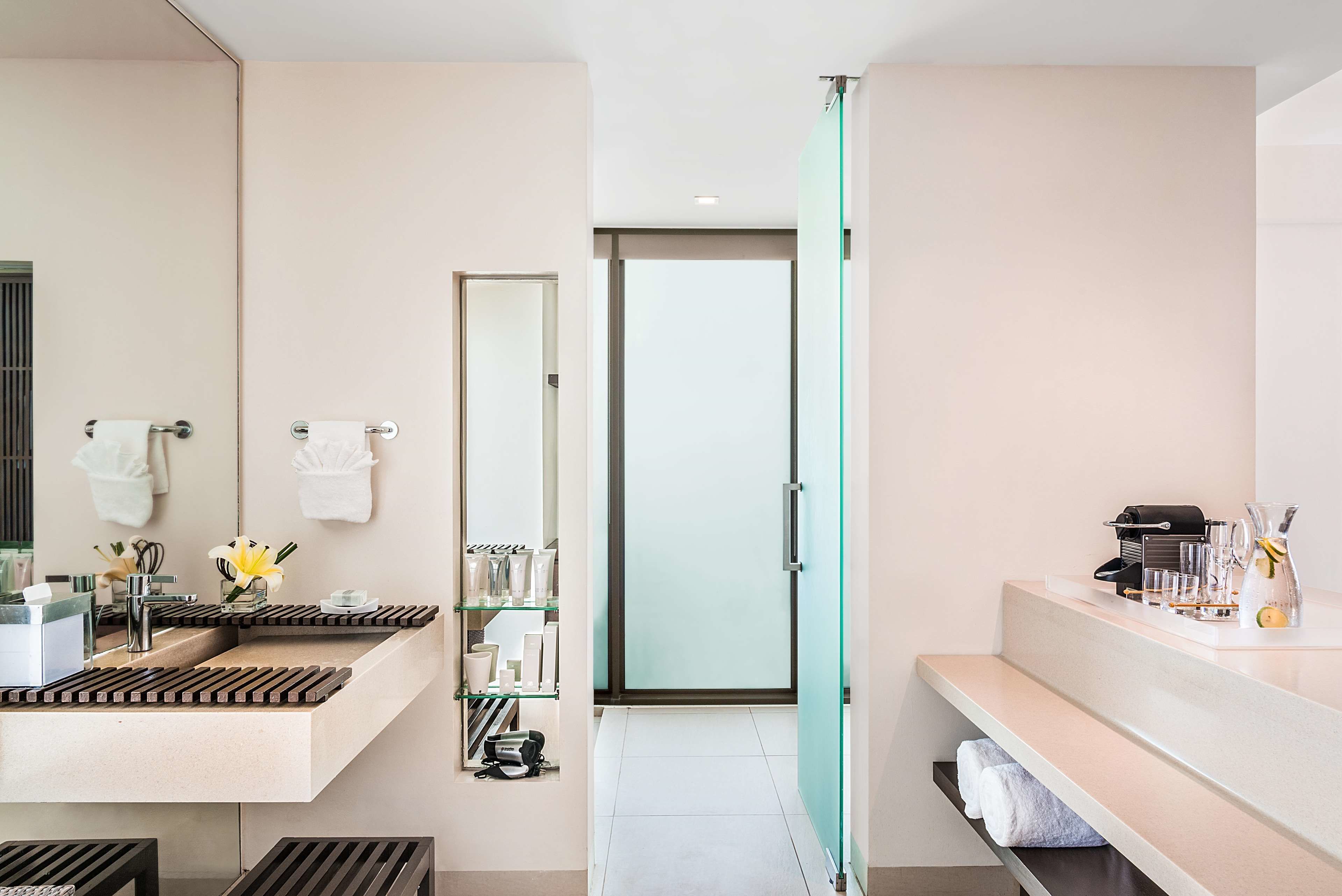 shower, rainfall showerhead, free toiletries, hair dryer