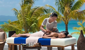 On the beach, white sand, free beach shuttle, beach towels - Discovery Boracay (Boracay Island)