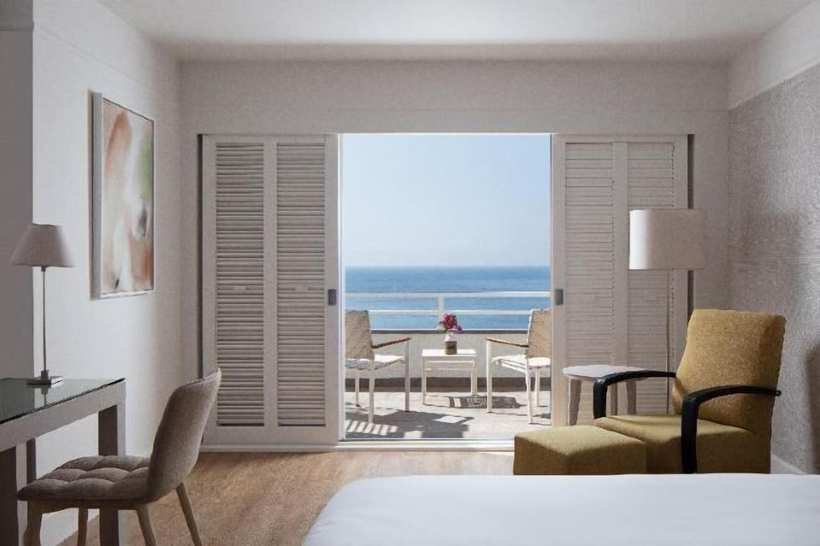 Ropa de cama de alta calidad y minibar 