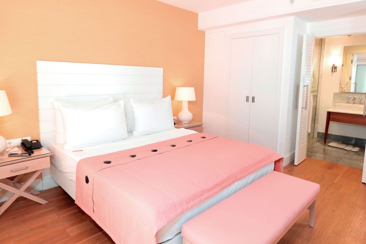 Premium bedding, minibar, in-room safe, desk