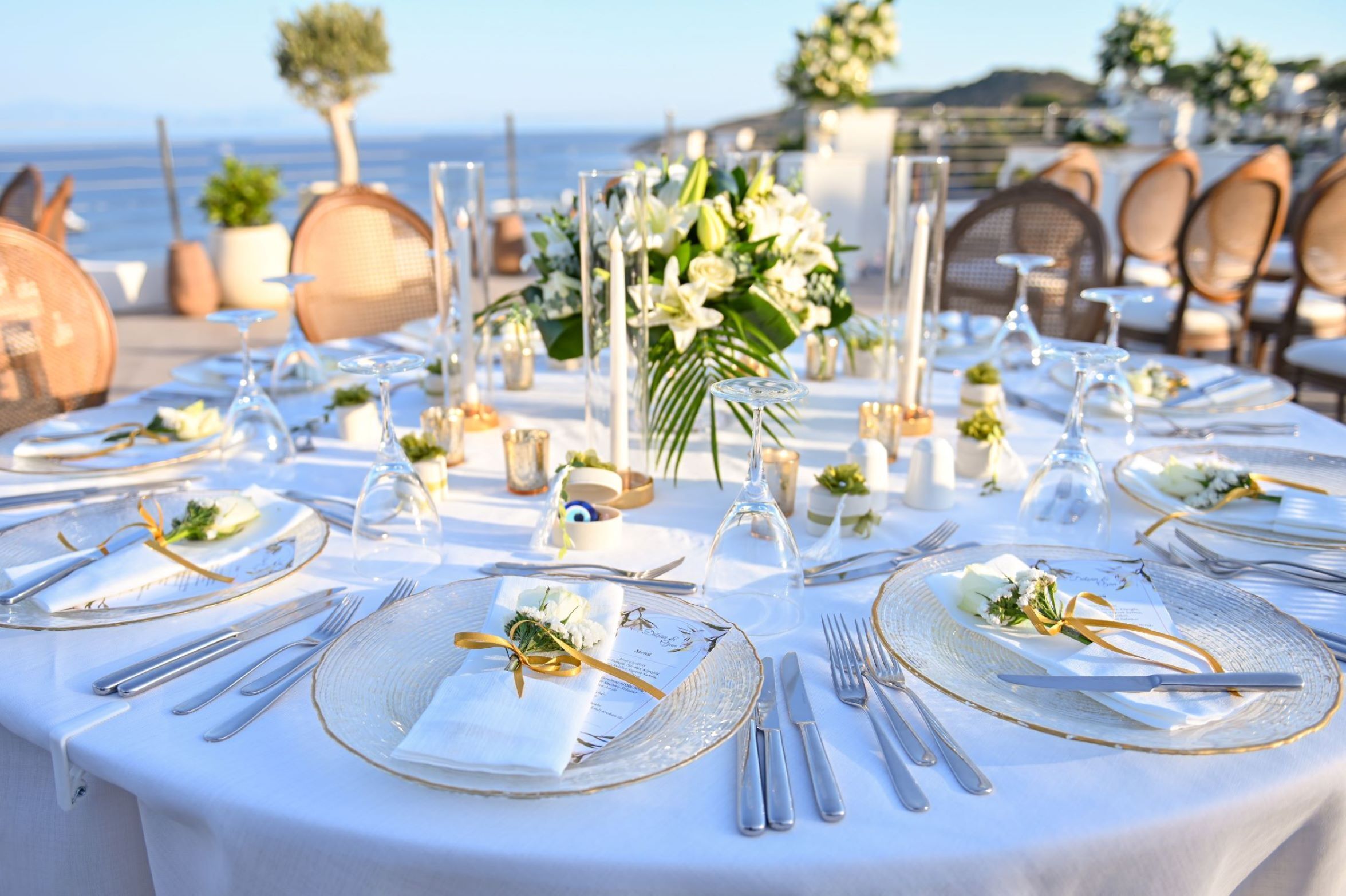 Se sirven desayunos, con vista a la piscina