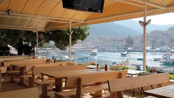 Lunch and dinner served, sea views