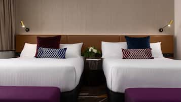 Roupas de cama premium, frigobar, cofres nos quartos, cortinas blackout