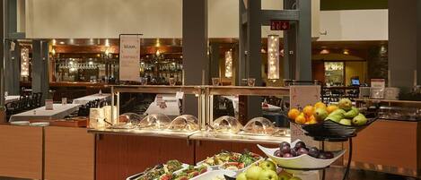 3 restaurantes; se sirve almuerzo y cena; cocina escandinava