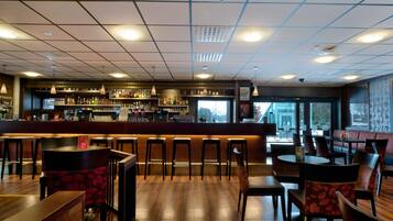 2 bars, bar en bord de piscine