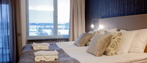 Skrivbord och sängkläder