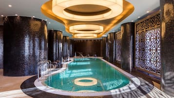 Behandelingskamers voor koppels, een sauna, een stoombad