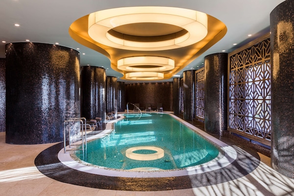 Couples treatment rooms, sauna, steam room, body treatments