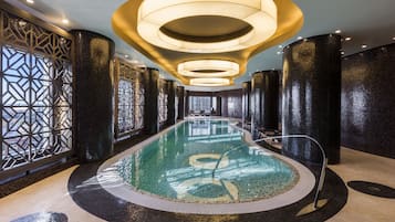 Una piscina techada