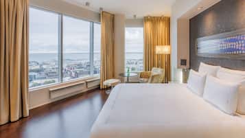 Grand Room, 1 King Bed, Harbor View | Premium bedding, minibar, in-room safe, desk