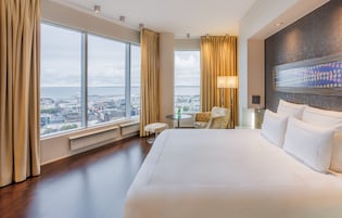 Camera Grand, 1 letto king, vista porto | Biancheria da letto di alta qualità, minibar, cassaforte in camera