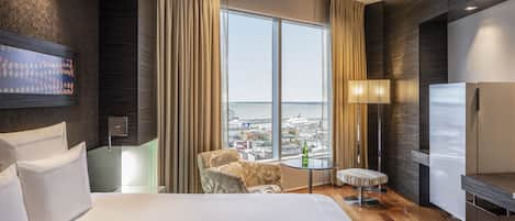 Swiss, Executive Room, 1 King Bed, Harbor View | Premium bedding, minibar, in-room safe, desk