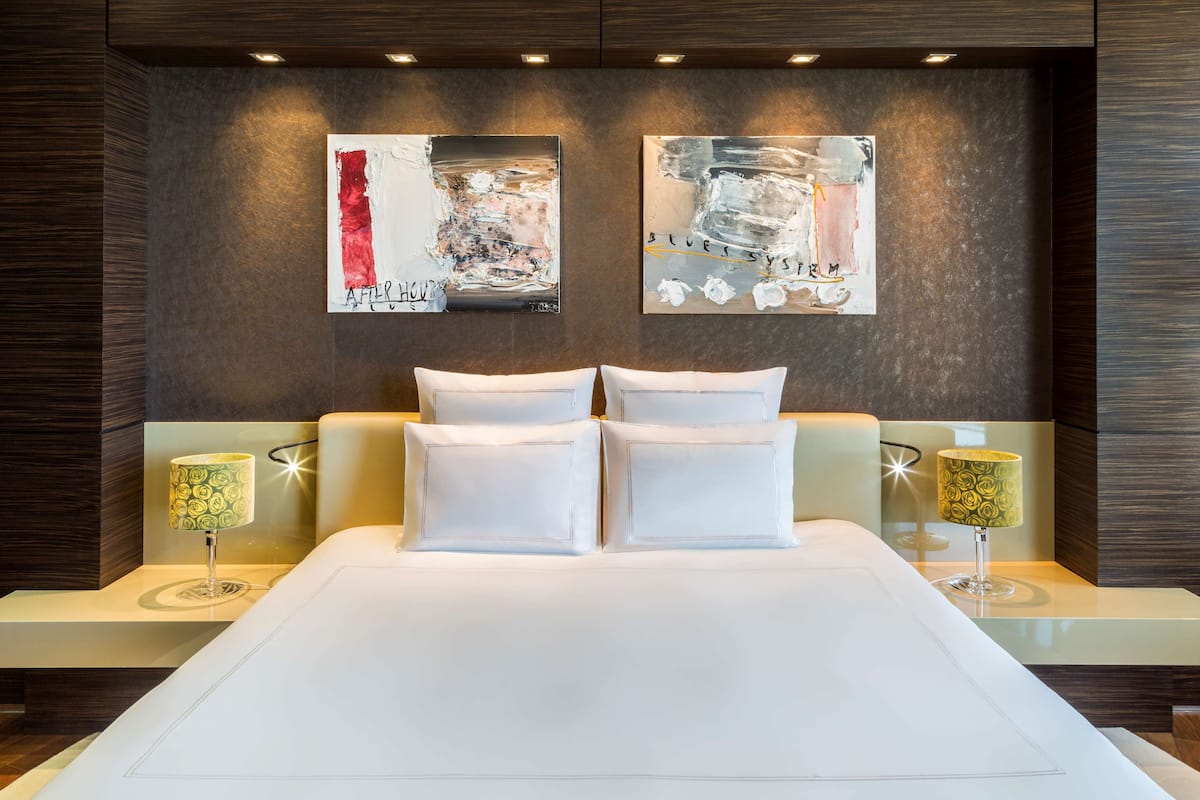 premium bedding, minibar, in-room safe, desk