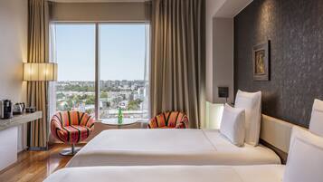 Ropa de cama de alta calidad y minibar