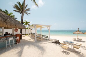 2 restaurants; lunch and dinner served - Veranda Palmar Beach Hotel - All Inclusive (Belle Mare)