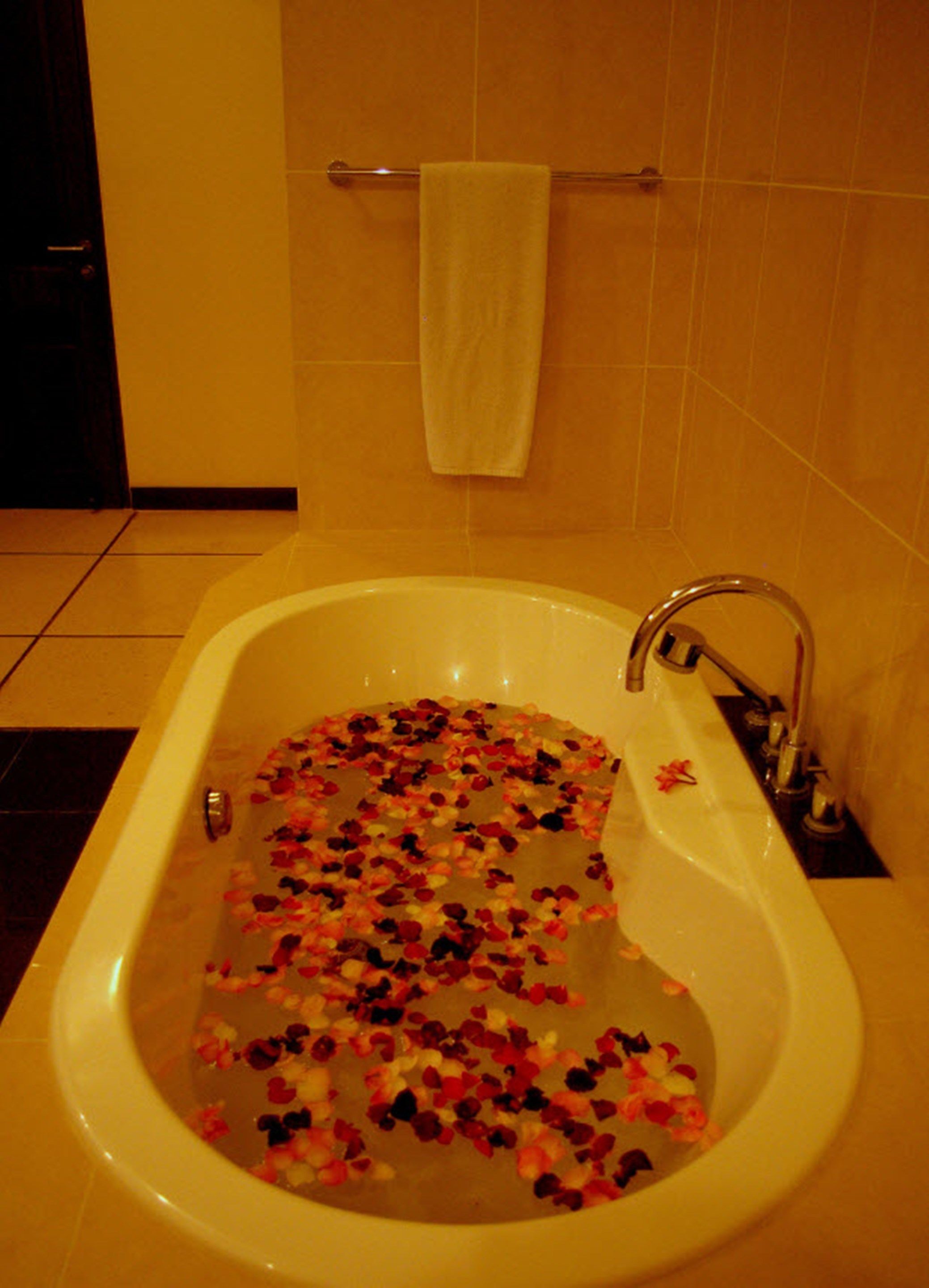 deep-soaking bathtub