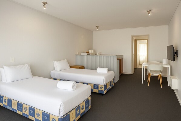 Free WiFi, bed sheets - Karaka Tree Motel (Taupo)