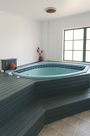 Private spa tub - Karaka Tree Motel (Taupo)