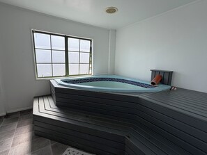 Free WiFi, bed sheets - Karaka Tree Motel (Taupo)