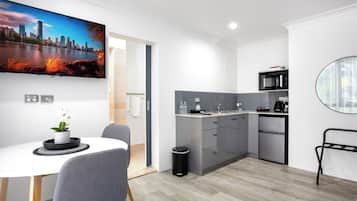 Estudio Deluxe, 2 camas individuales | 1 habitación, camas con pillow-top y escritorio