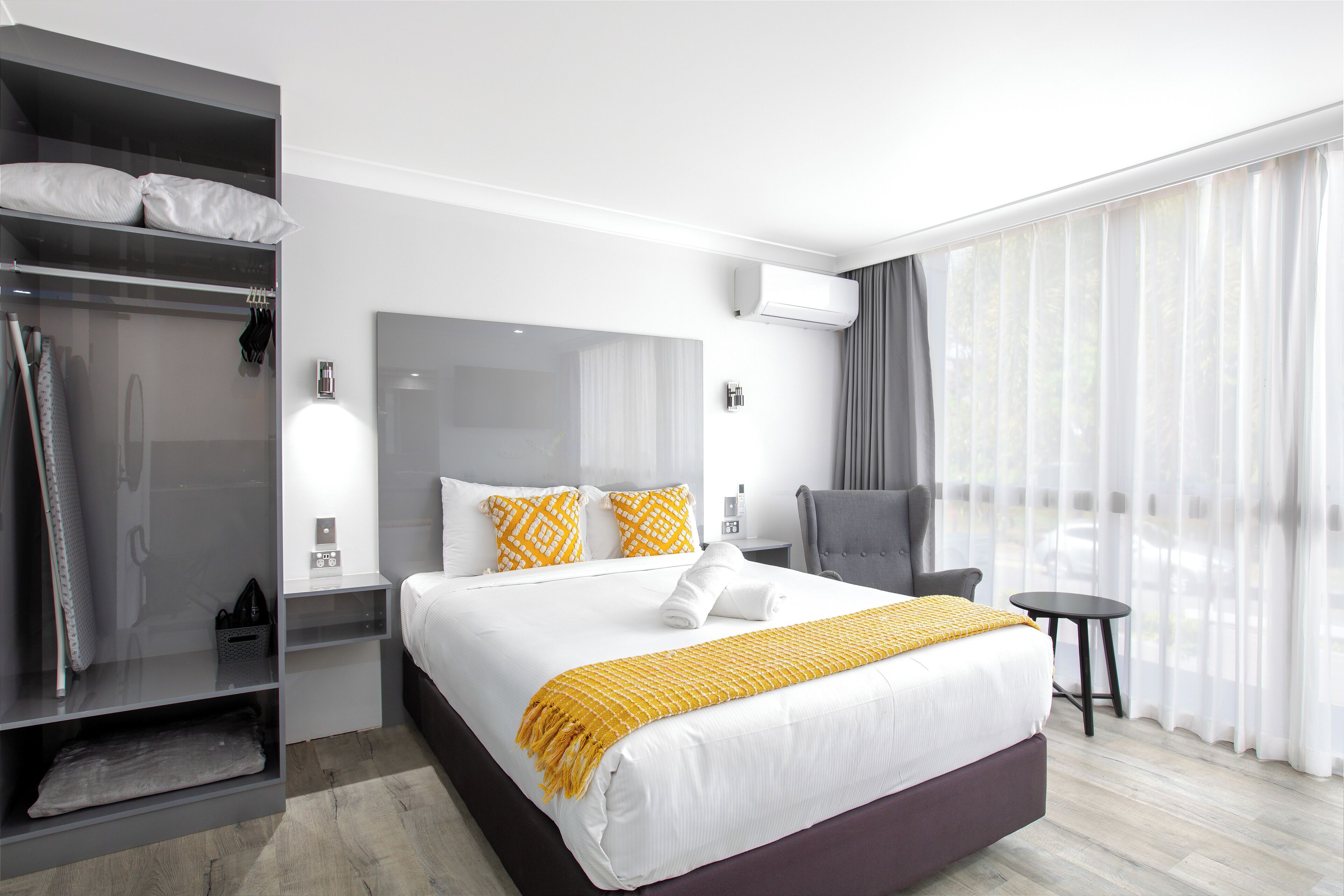 Deluxe Queen Studio | Pillowtop beds, desk, laptop workspace, iron/ironing board