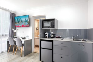 Deluxe Studio, 1 Queen Bed, Non Smoking - City Star Lodge (Kangaroo Point)