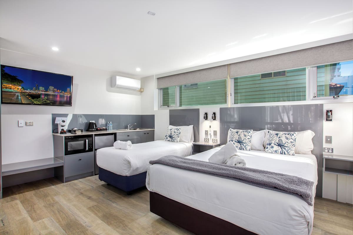 Estudio Deluxe, junto a la alberca | Camas con pillow-top, escritorio y espacio para trabajar con laptop