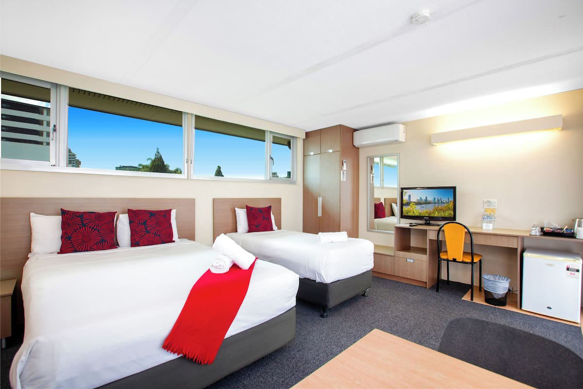 Twin Room | 1 bedroom, pillowtop beds, desk, laptop workspace