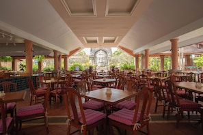 Tägliches Frühstücksbuffet (800 THB pro Person)
