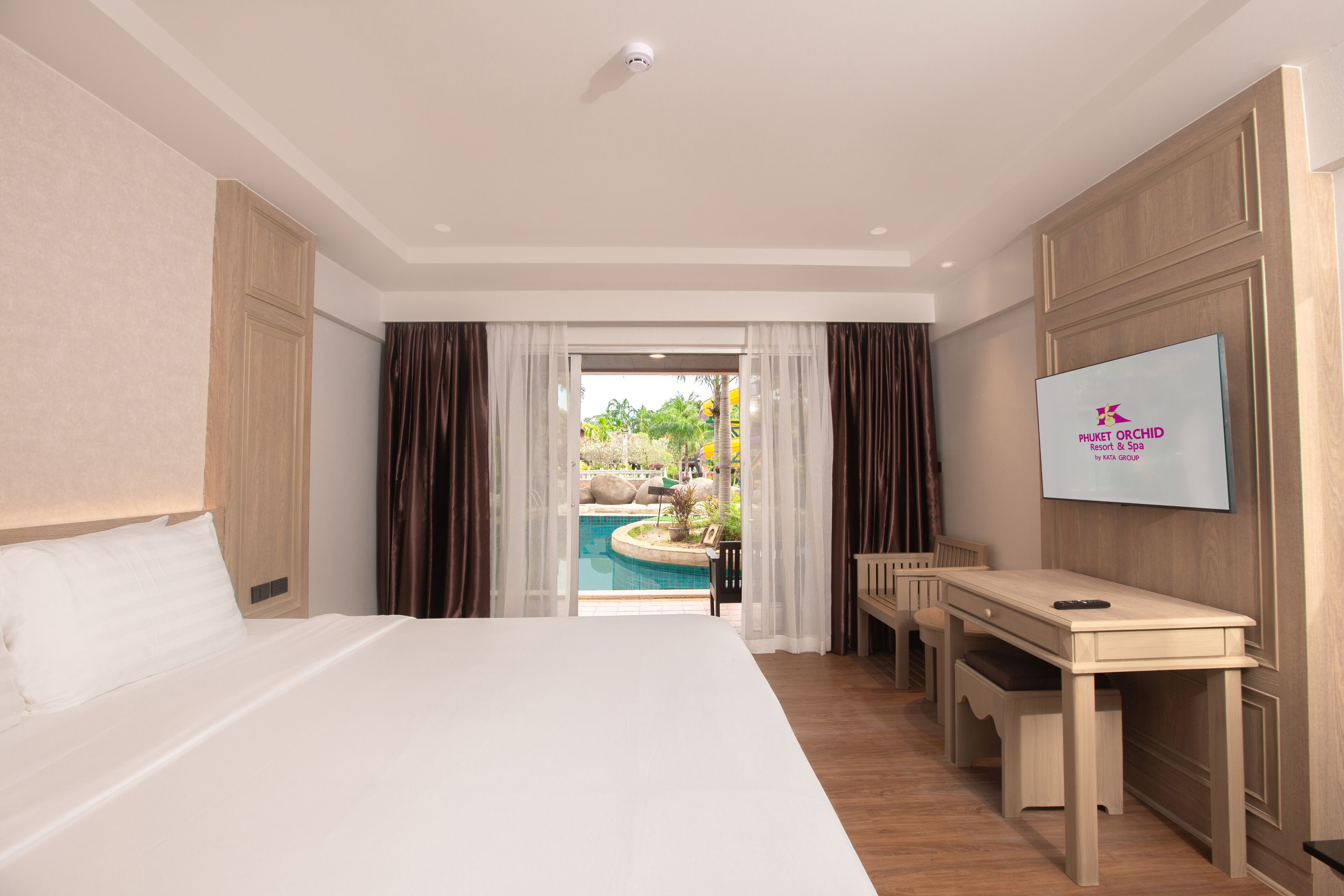 Room, Pool Access