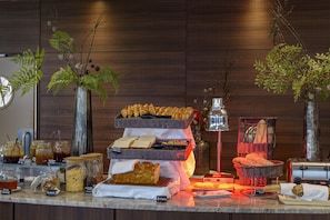 Desayuno buffet todos los días (EUR 17 por persona)