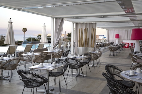 Tägliches Frühstücksbuffet gegen Gebühr. Best Western Plus Ajaccio Amiraute