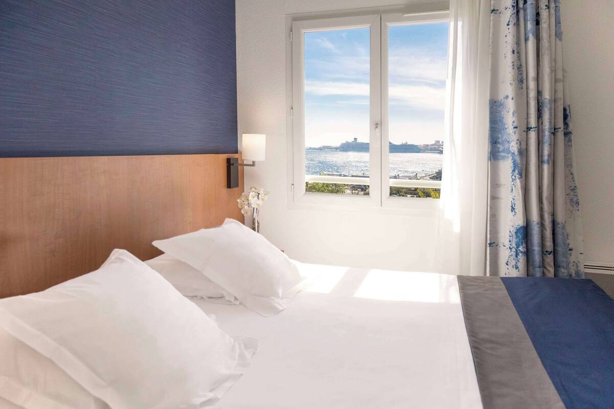suite, 1 queen bed, terrace, sea view | 1 bedroom, premium bedding, in-room safe, desk