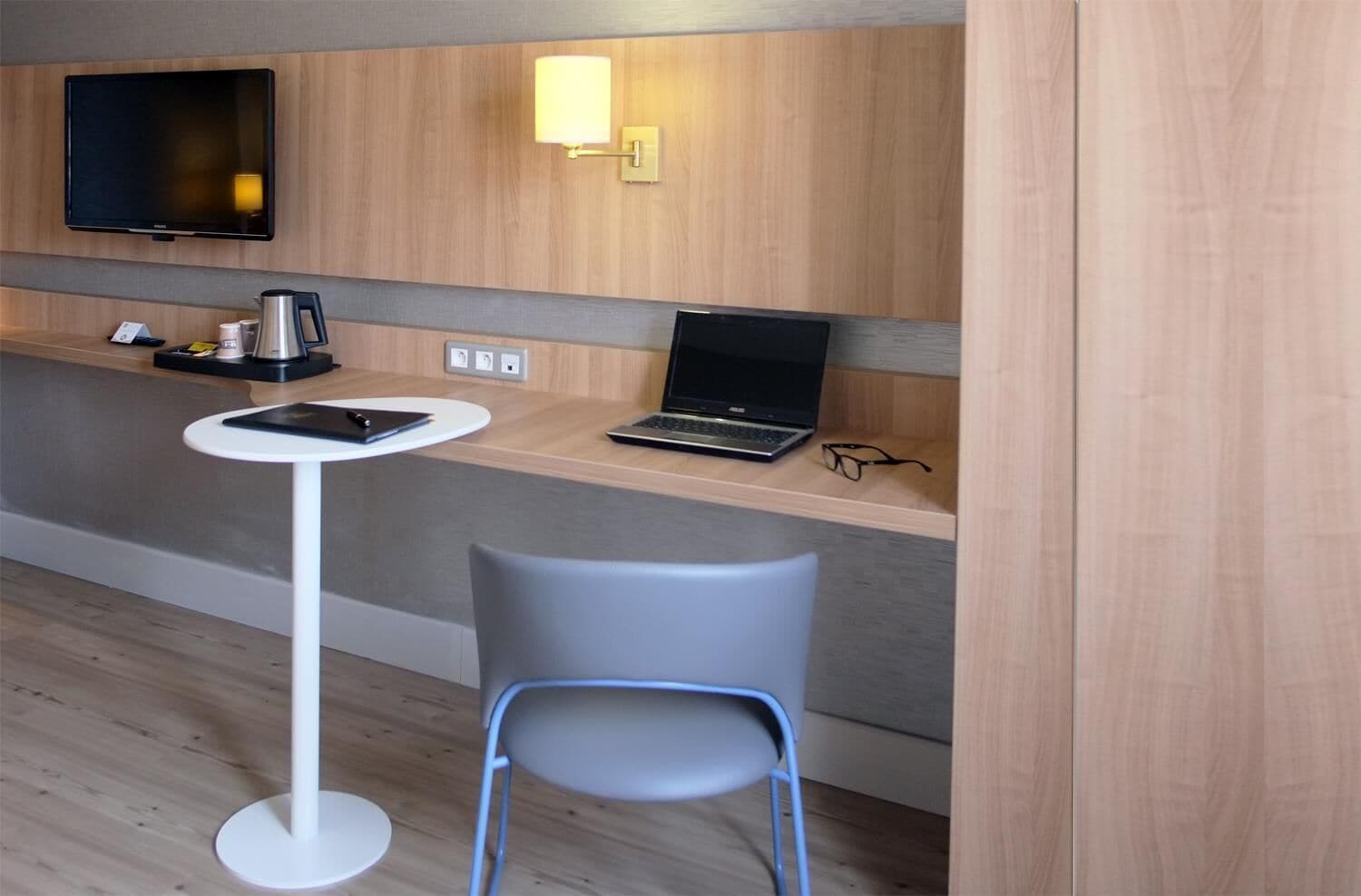 superior room, 1 queen bed | 1 bedroom, premium bedding, in-room safe, desk