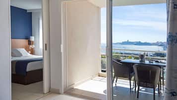 ๊ณ ๊ธ ์นจ๊ตฌ, ๊ฐ์ค ๋ด ๊ธ๊ณ , ์ฑ
์, ์๋ง ์ปคํผ