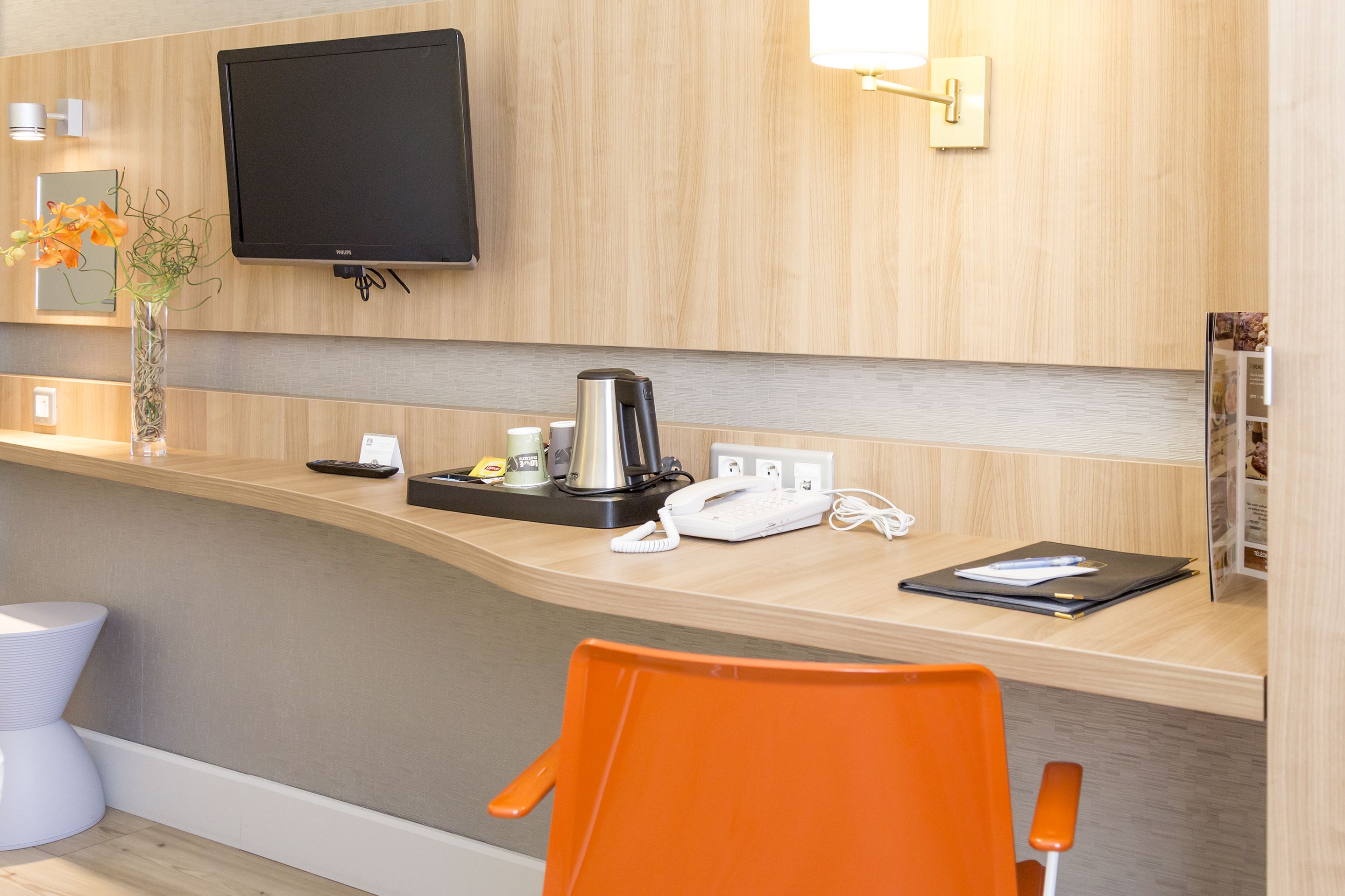 comfort room, 1 king bed | 1 bedroom, premium bedding, in-room safe, desk