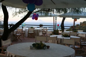 Frühstück, Mittagessen, Abendessen, regionale Küche 