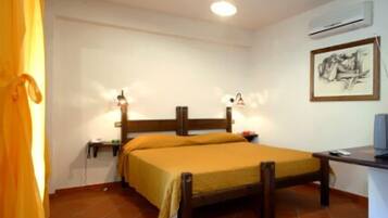 Minibar, in-room safe, desk, iron/ironing board