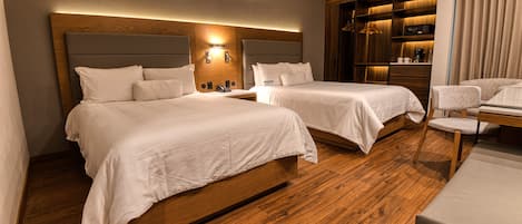 Chambre Double Supérieure, 2 lits doubles | 1 chambre, coffres-forts dans les chambres, bureau, rideaux occultants