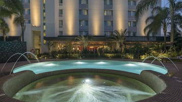 Outdoor pool, sun loungers