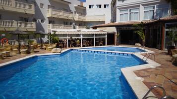 Outdoor pool, pool umbrellas