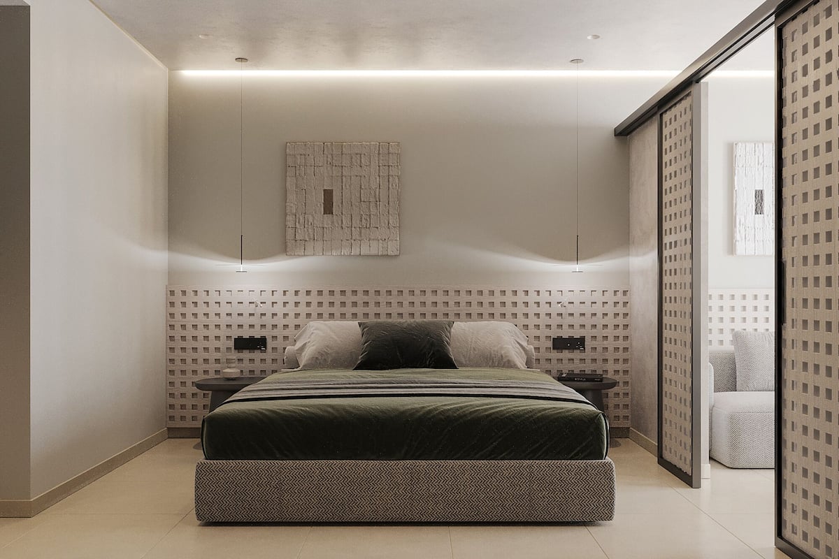 Perhehuone, näköala puutarhaan | Select Comfort -patjalliset sängyt, tallelokero huoneessa