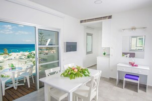 Studio | Living area | TV