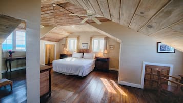 Suite estudio, 1 cama King size, vista al jardín | 1 habitación, minibar, escritorio y espacio para trabajar con laptop