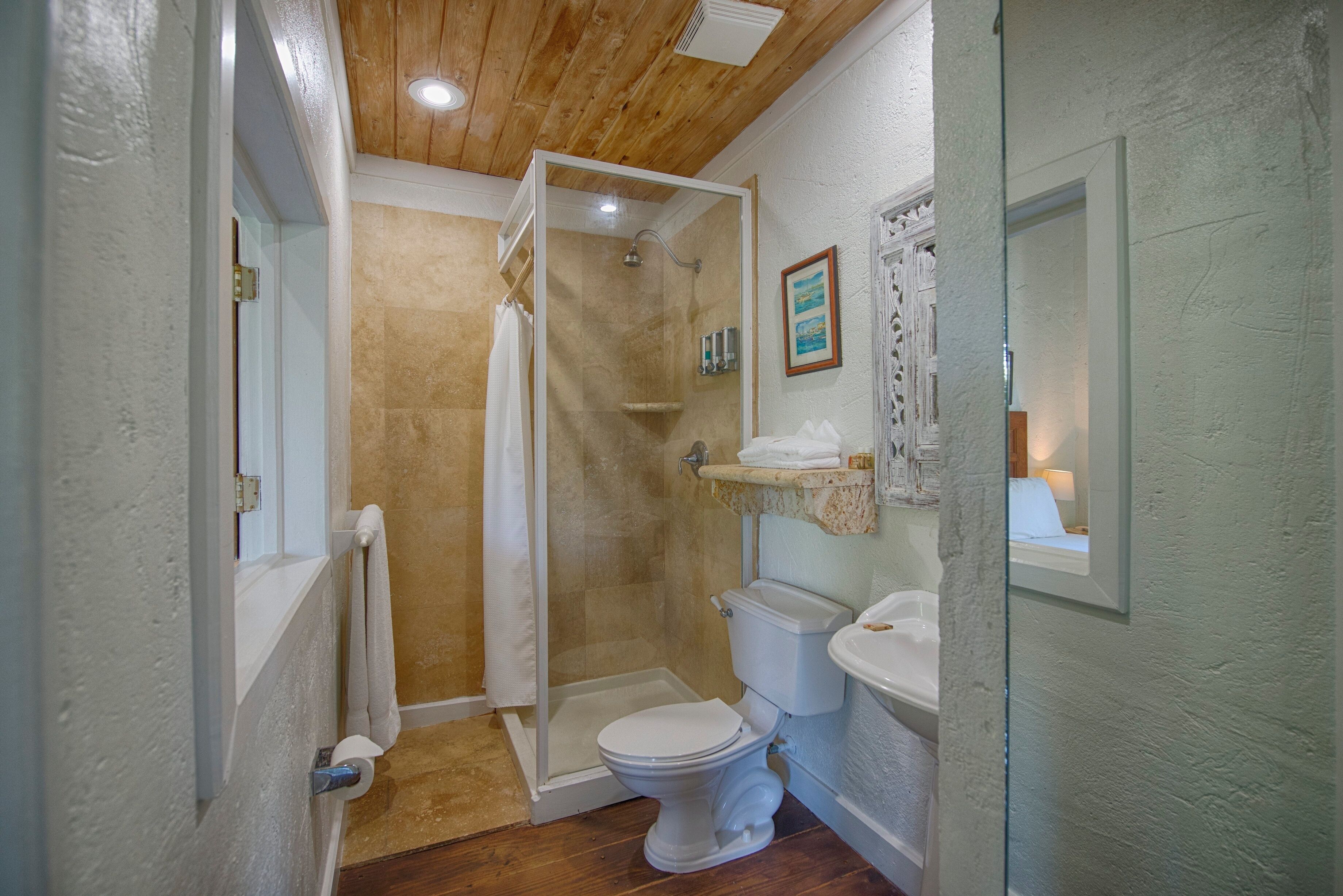 Foto - A Stone's Throw Away