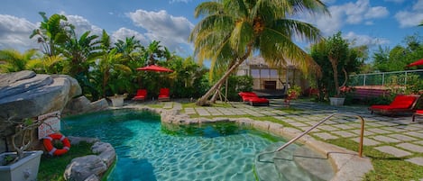 Hồ bơi ngoài trời, ghế dài tắm nắng