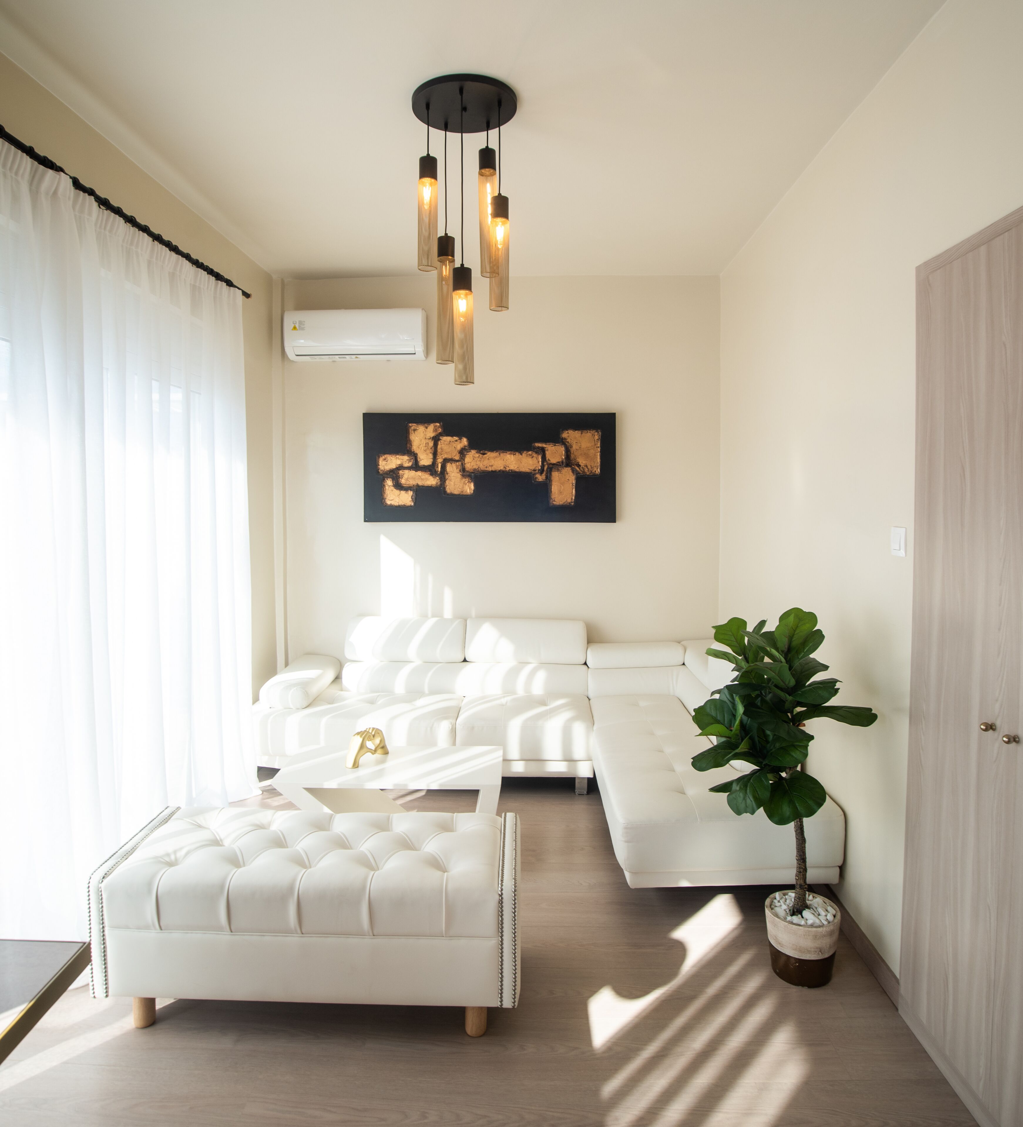 deluxe studio suite | pillow-top beds, individually decorated, individually furnished