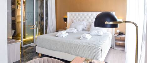 Studio Suite Deluks | Bantalan ekstra lembut dan didekorasi berbeda-beda