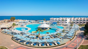 A resort with a central swimming pool, sun loungers, and umbrellas. - Dreams Beach Sharm el Sheikh (Sharm El Sheikh)