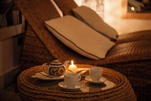 Salas de tratamiento para parejas, un sauna, una bañera de hidromasaje